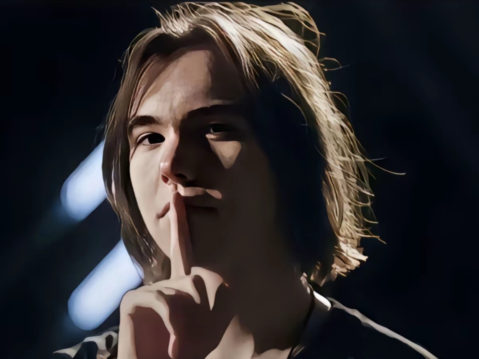 资讯主播躲车里瑟瑟发抖，以为是个菜鸟，结果出来瞬间清场